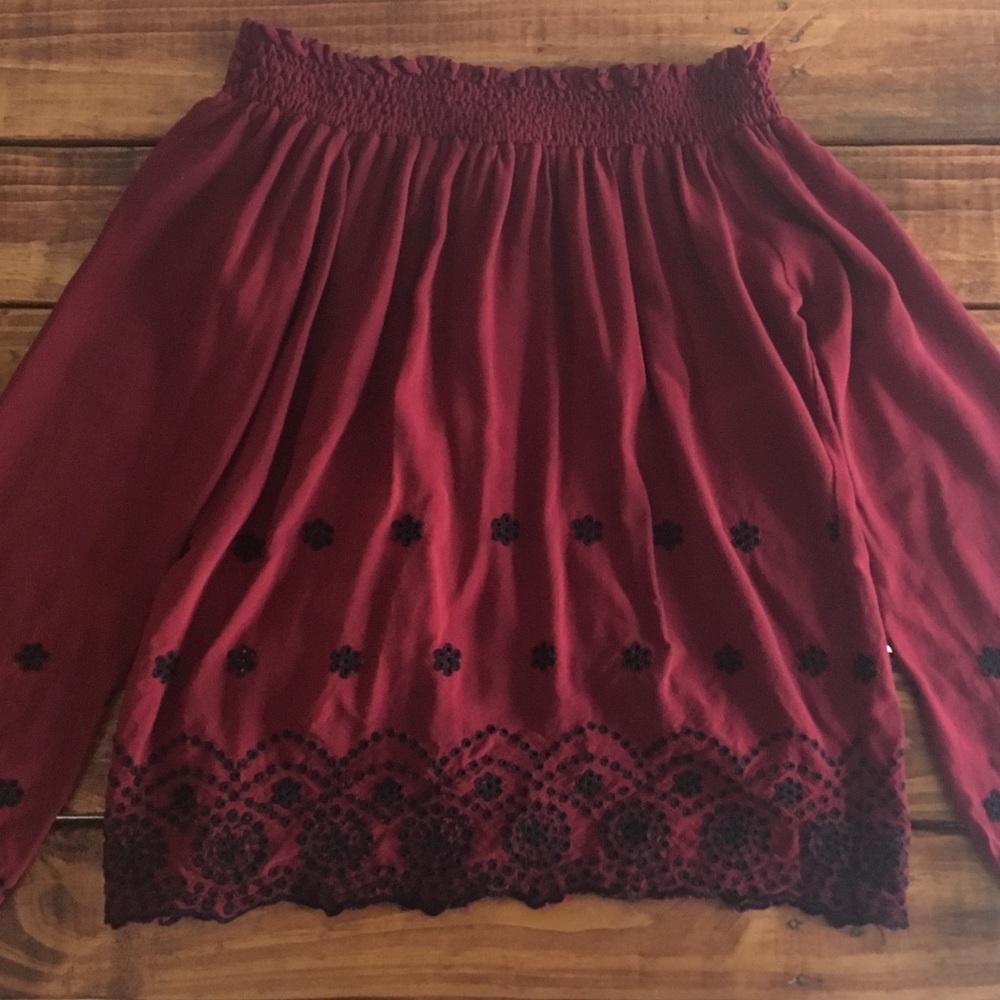 Off shoulders maroon long sleeve blouse